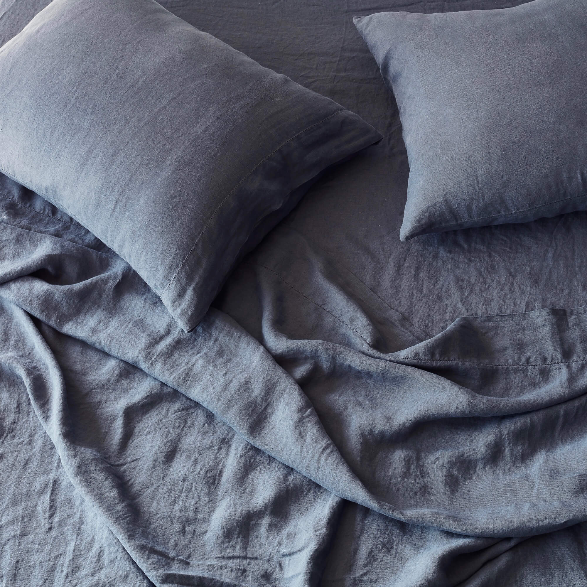 Stonewashed Linen Sheet Set in Blue - Image 30