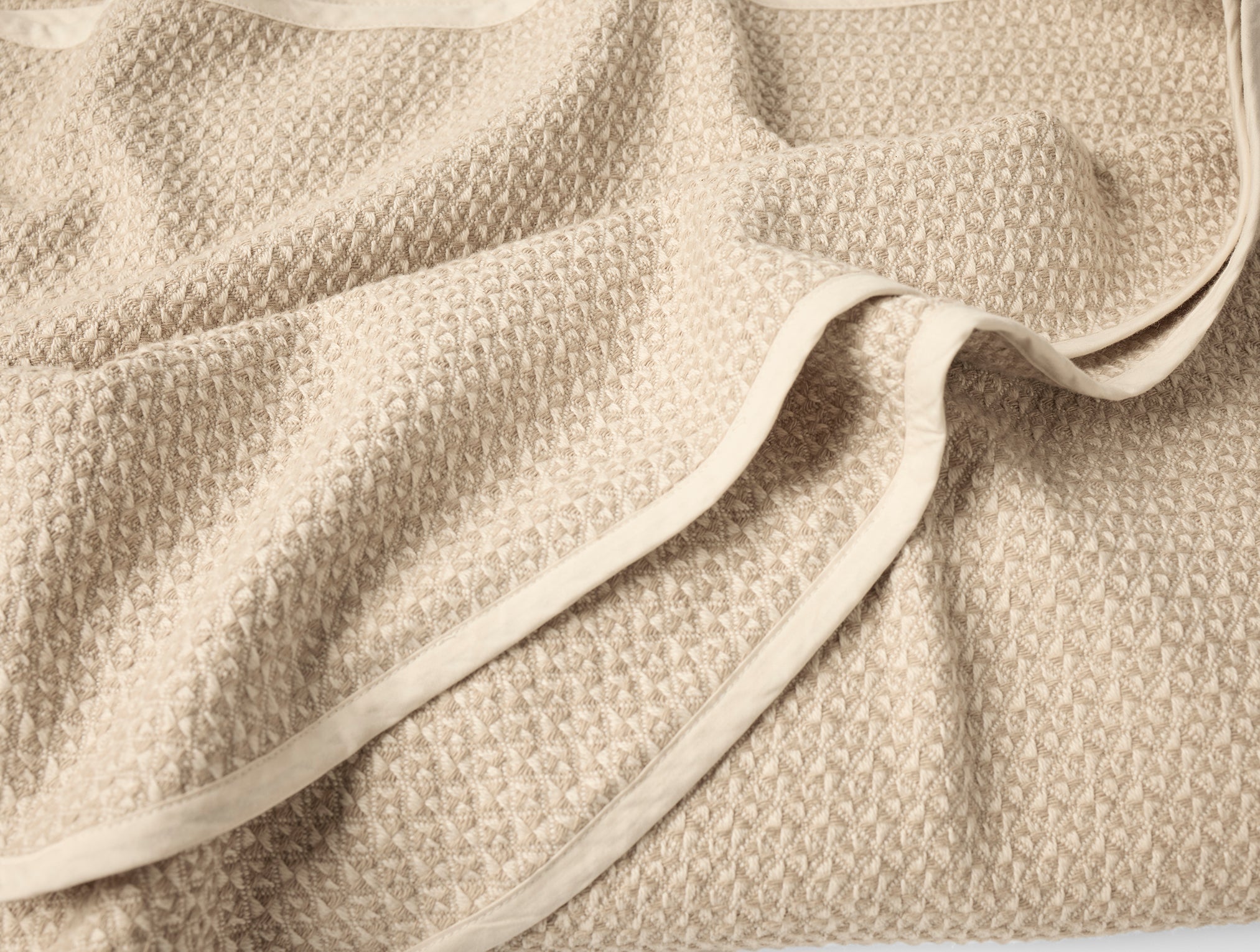 Natural Classic Textile Bed Blanket for Everyday Comfort - Image 2