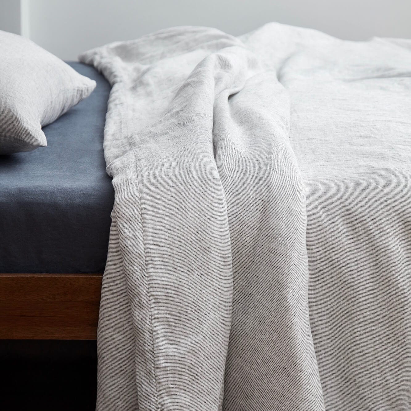 Classic Stonewashed Linen Bedding Bundle - Image 37