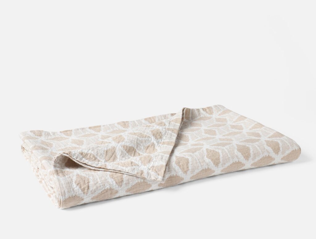 Classic Textile Bed Blanket for Everyday Comfort