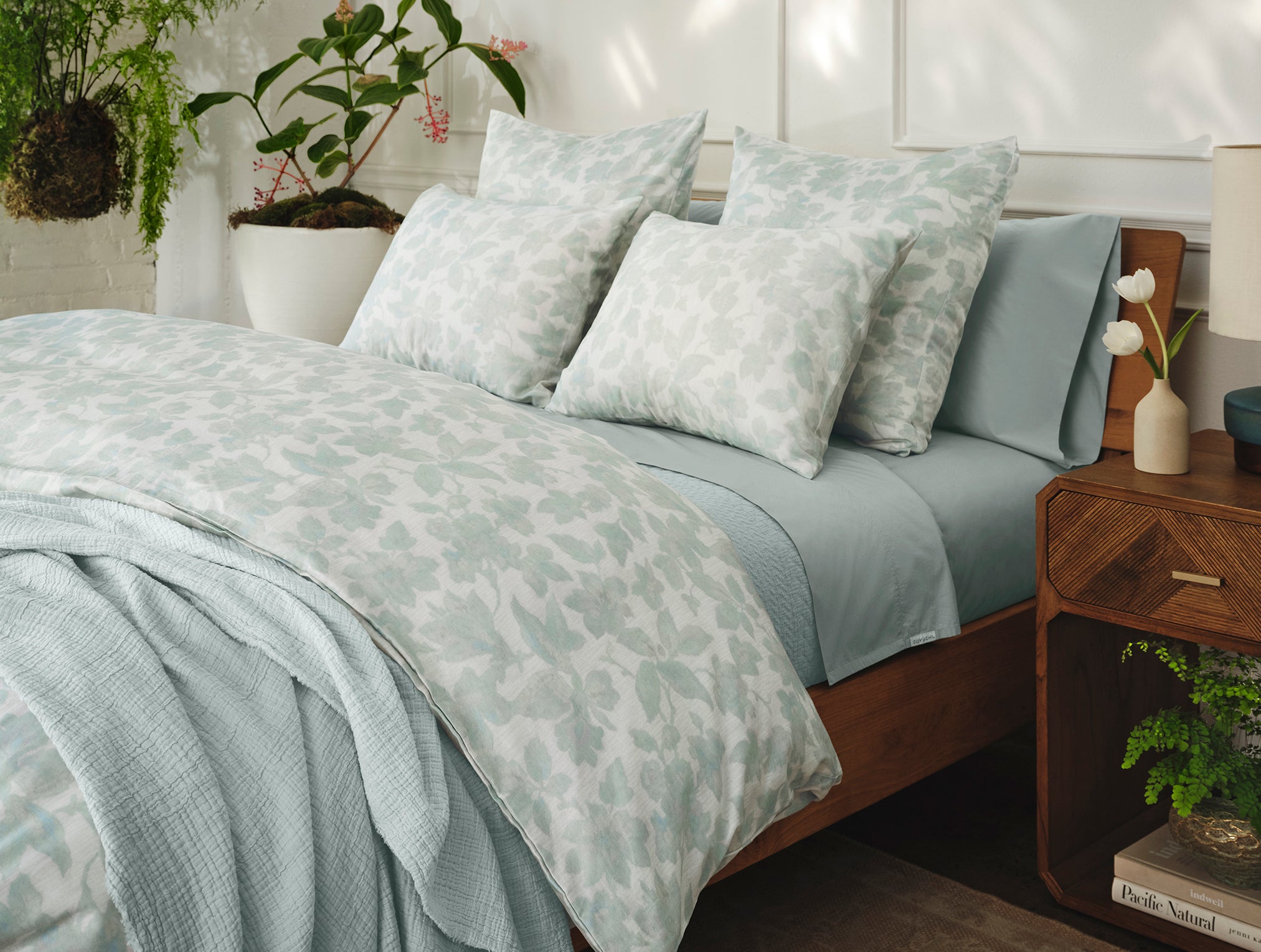 Coastal Blue Textured Textile Bed Blanket for Everyday Comfort - Image 2