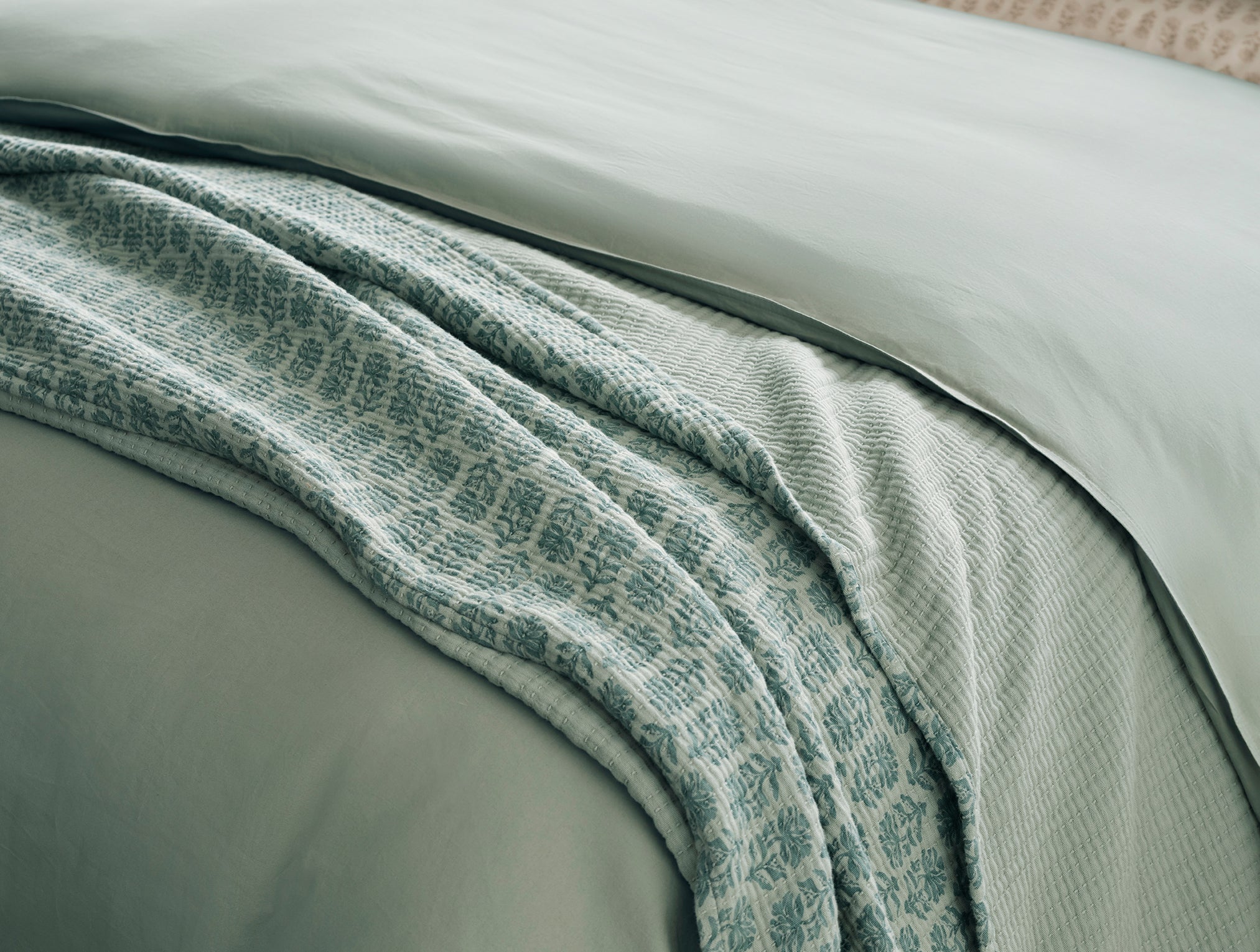 Muted Green Textured Textile Bed Blanket for Everyday Comfort - Image 5