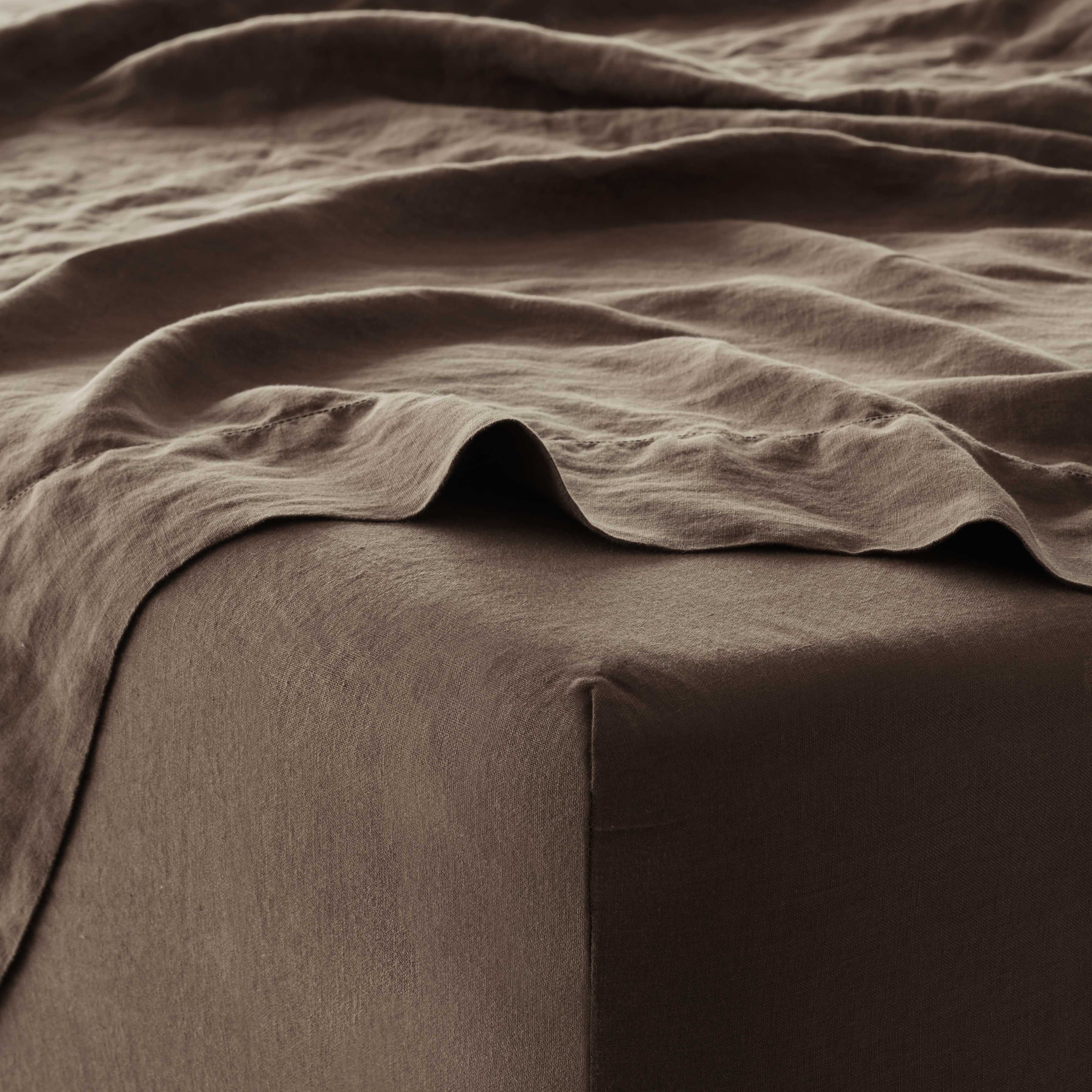 Stonewashed Linen Sheet Set in Blue - Image 15