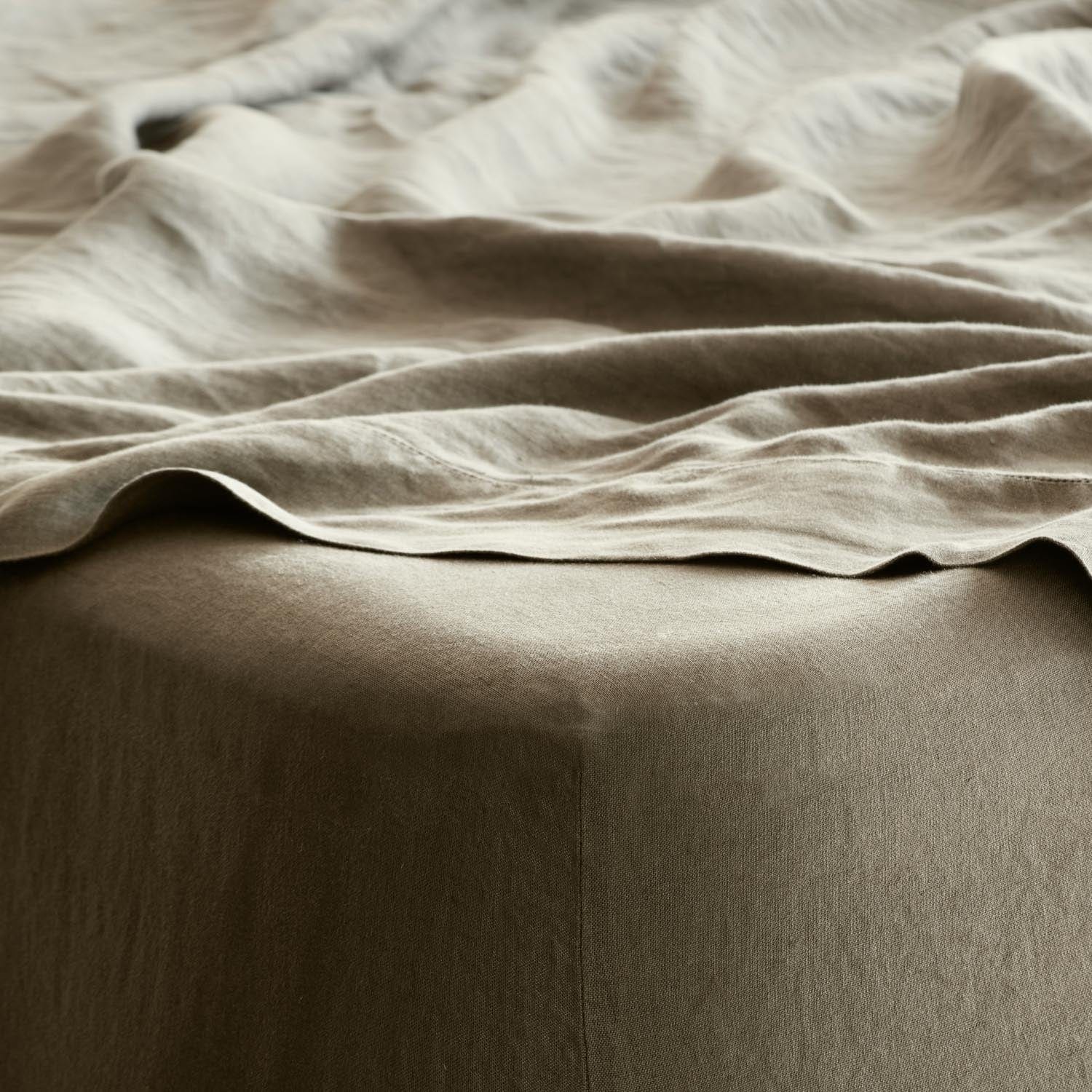 Stonewashed Linen Sheet Set in Blue - Image 11