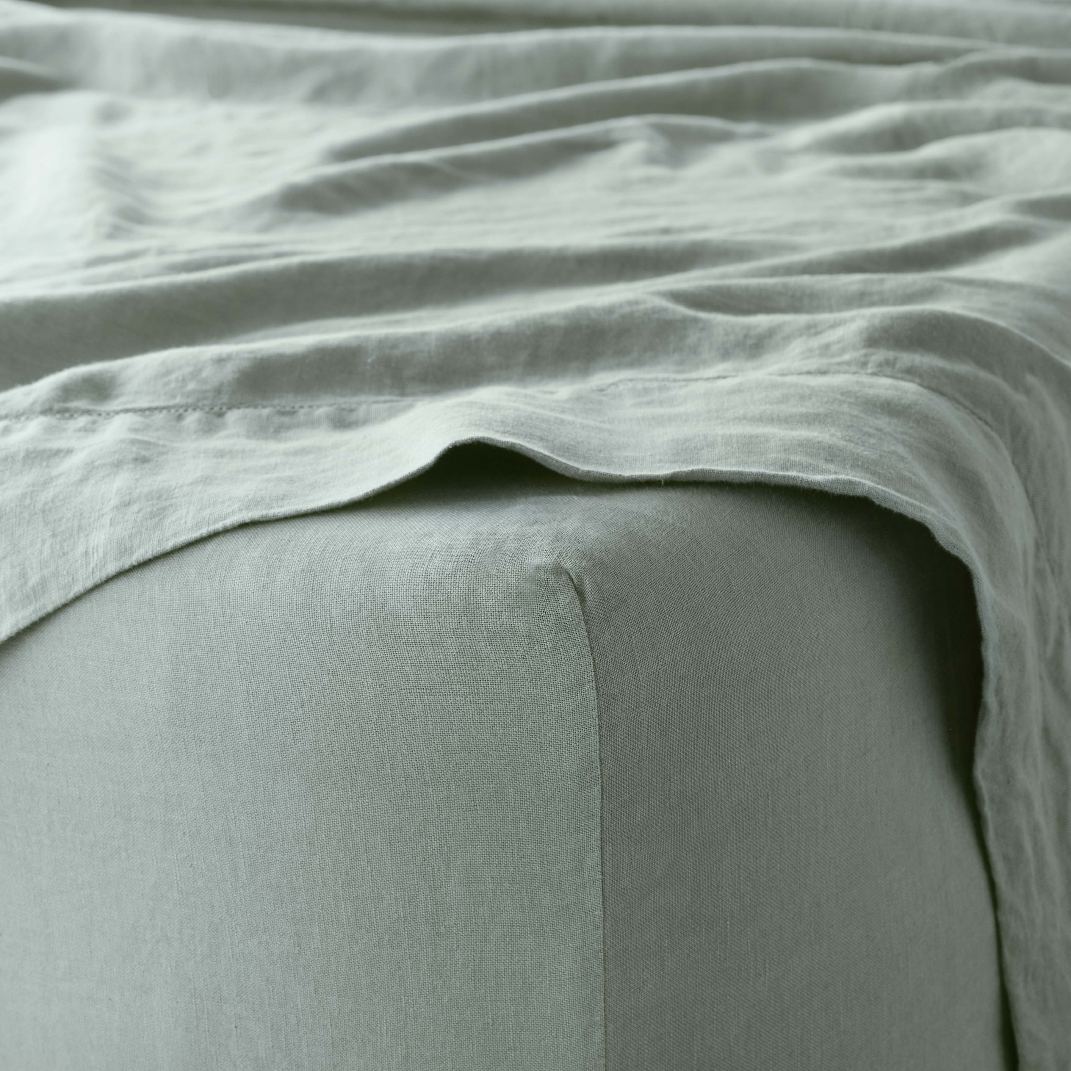 Stonewashed Linen Sheet Set in Blue - Image 19